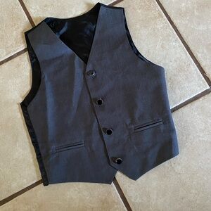 (A133)Boys Dark Gray Vest With Black and Silver Buttons Size 6 Adorable